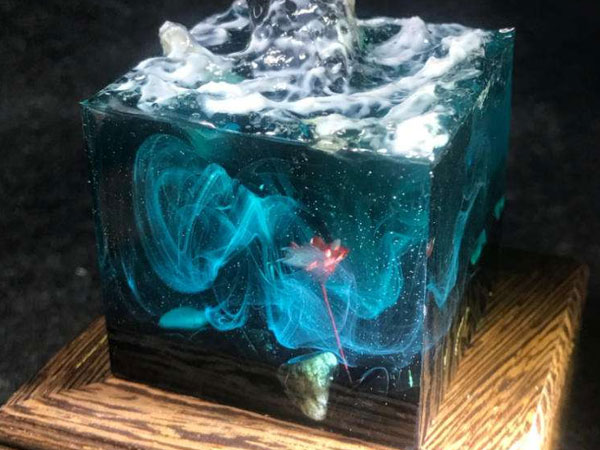 水晶滴膠與樹(shù)脂膠有什么關(guān)系，區(qū)別是什么
